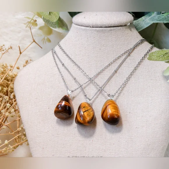 Tiger's Eye Pendant smooth and polished - Picture 4 of 5